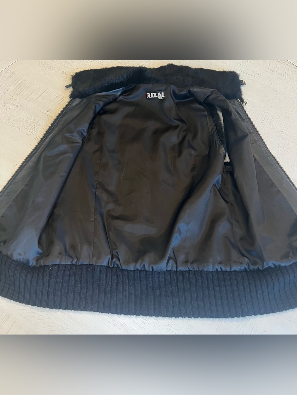 Rizal France Black Fur Vest - Picture 7 of 9